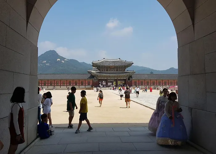 Hello Seochon - Gyeongbokgung Station * Seul