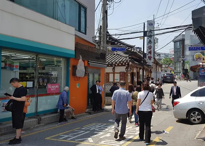 Hello Seochon - Gyeongbokgung Station * Seul